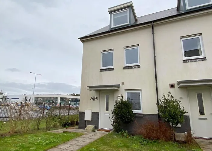 **Perfect For Liberty Stadium** Sleeps 8